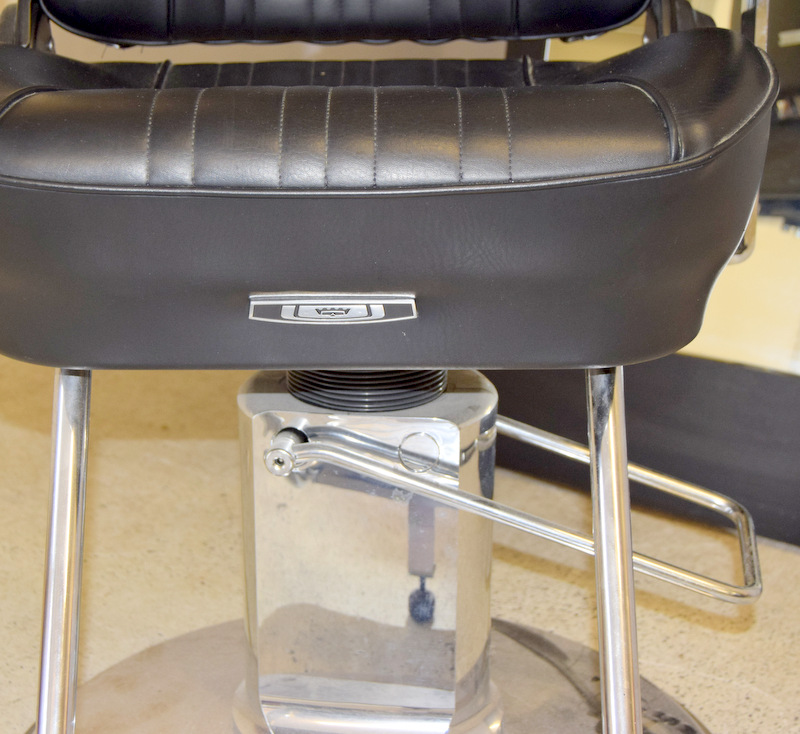 Belmont GT Sportsman Barber Chair with Gainsborough full length styling unit. Barely Used (Bought - Image 3 of 3