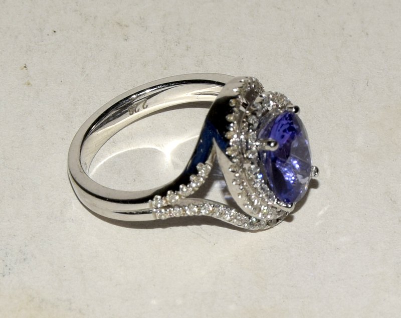 14ct White gold 1/2 White diamond 2.26 cttw Tanzanite ring - GH - S11. Bought on Board Queen - Image 6 of 6