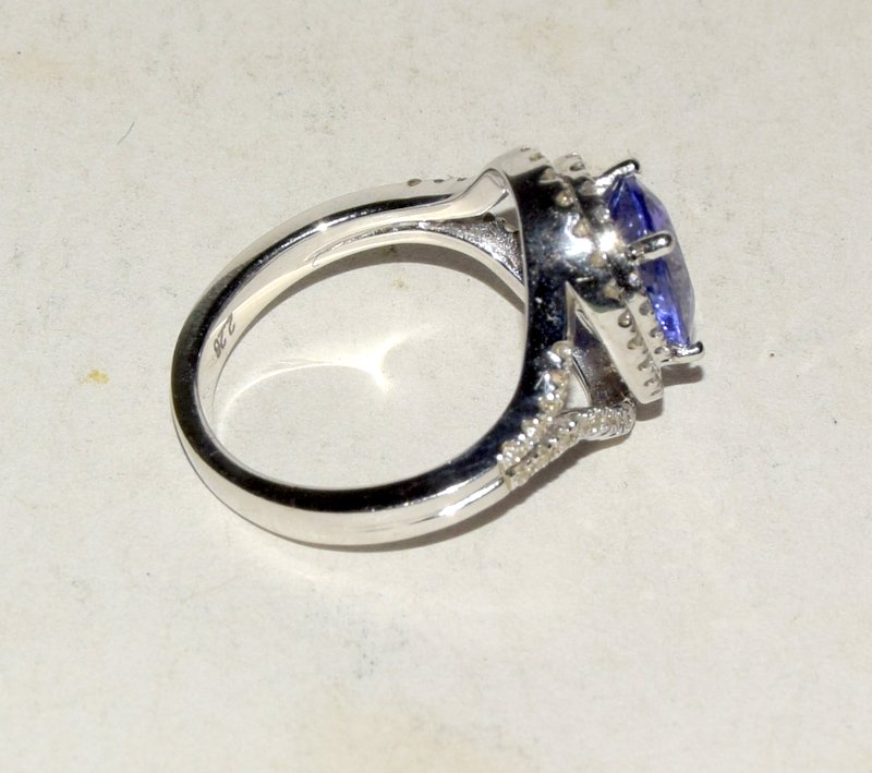 14ct White gold 1/2 White diamond 2.26 cttw Tanzanite ring - GH - S11. Bought on Board Queen - Image 2 of 6