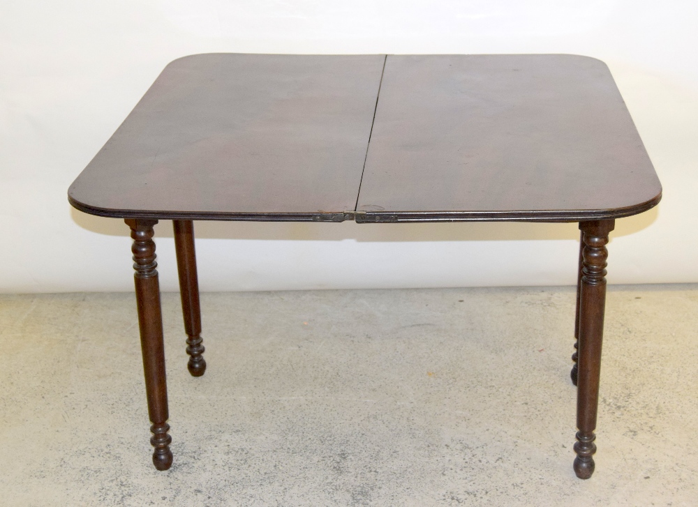 Mahogany Victorian turn top tea table on turned supports 75x105x210 cm - Image 2 of 2