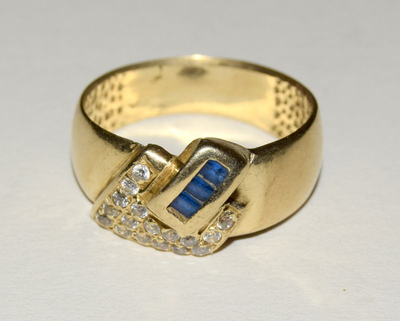 9ct Gold Ladies two colour Sapphire ring size Q