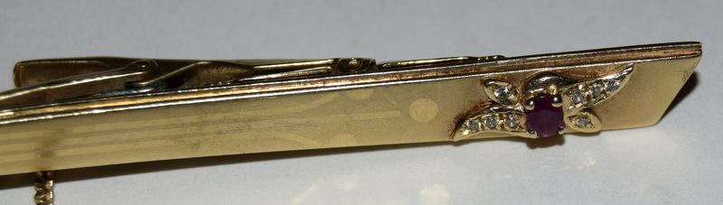 14ct gold tie clip set with diamonds and ruby - Image 2 of 7