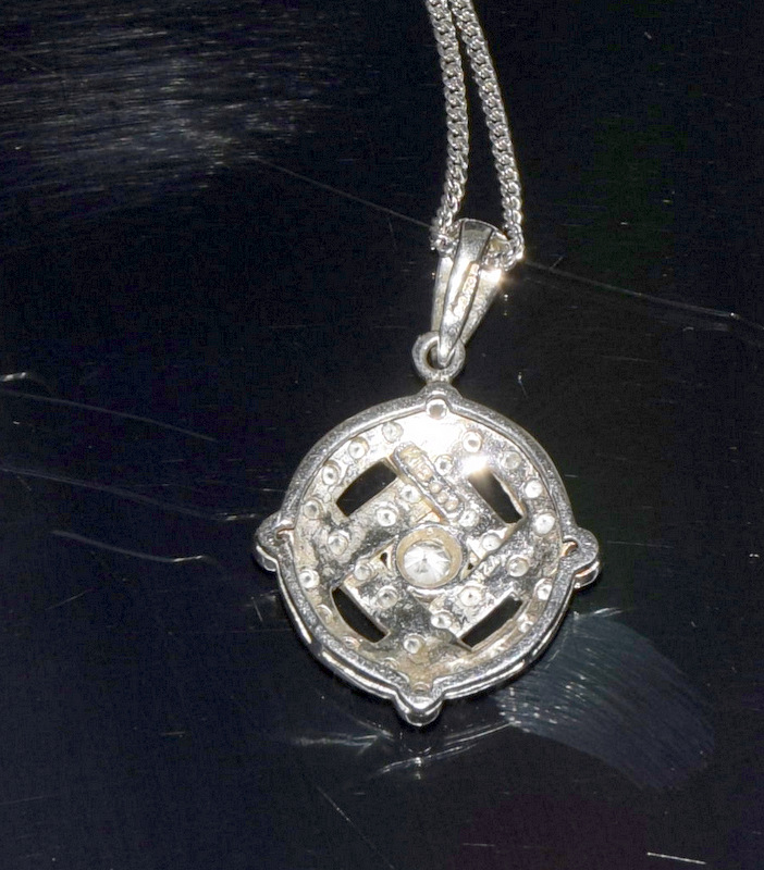 18ct white gold Diamond pendant necklace on 9ct white gold chain hallmarked 0.6ct dia - Image 4 of 5