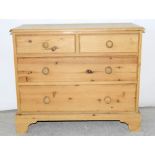 Pine 2/3 chest of drawers. 75 x 90 x 45cm