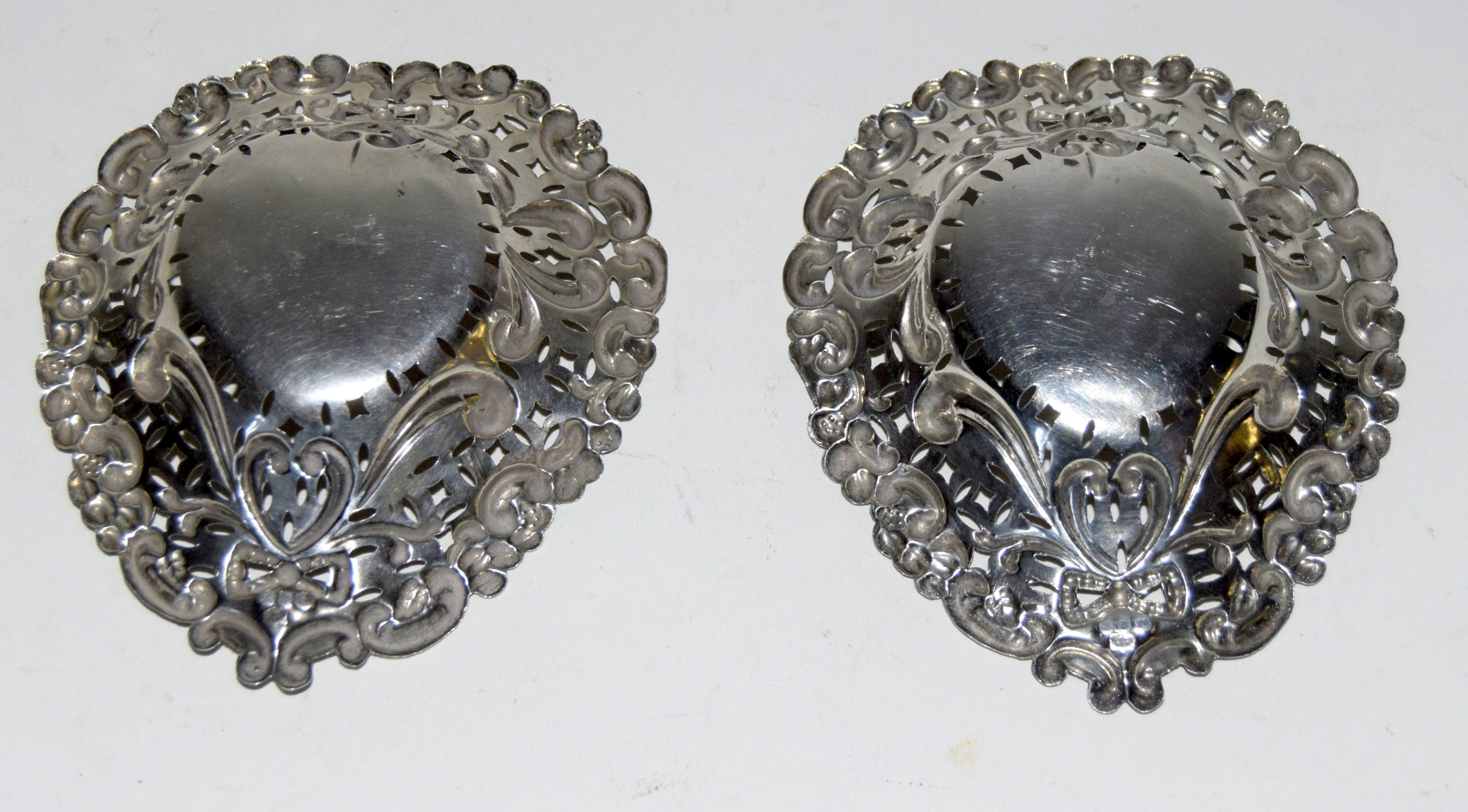 Pair of silver pin dishes, hallmarked Birmingham 1929 - Image 3 of 3