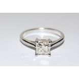 18ct white gold princess cut diamond ring of approx 1ct. Size M
