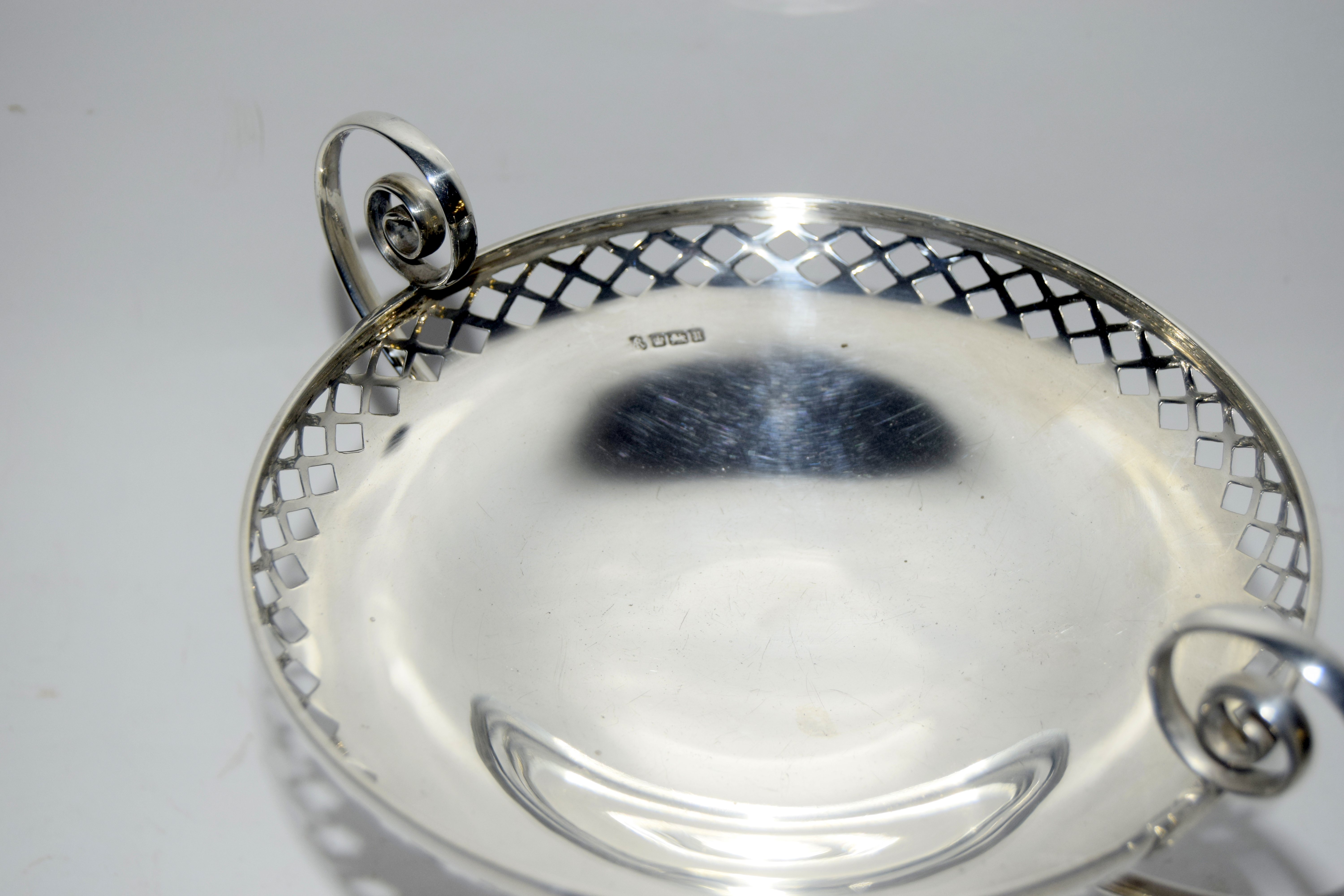 Silver Art Nouveau Tazza. Hallmarked Sheffield 1912 - Image 4 of 7