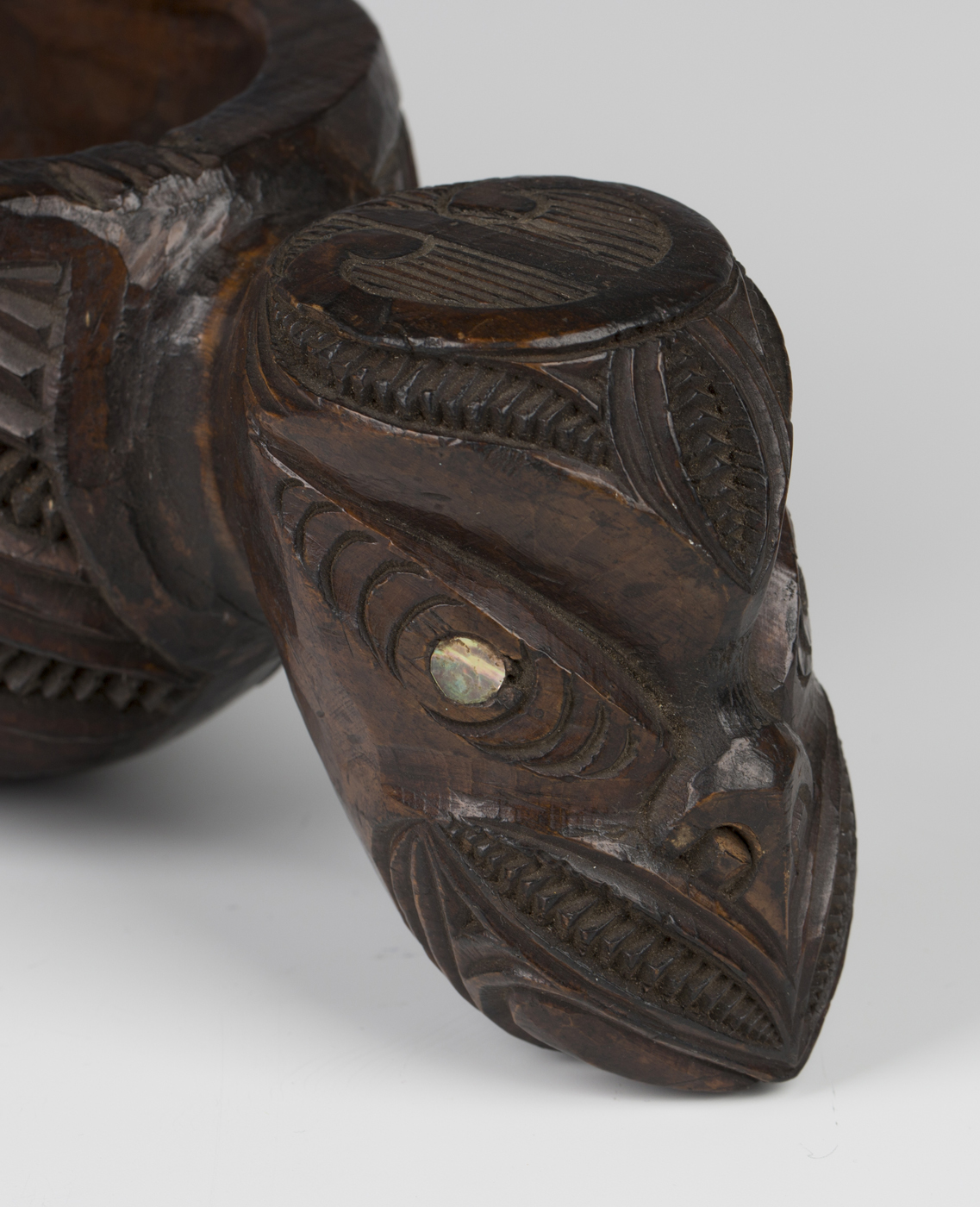 A Maori carved hardwood papa hou (treasure box), probably early 20th century, the ovoid body - Image 4 of 6