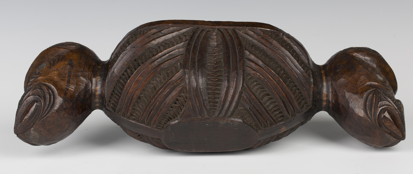 A Maori carved hardwood papa hou (treasure box), probably early 20th century, the ovoid body - Image 3 of 6