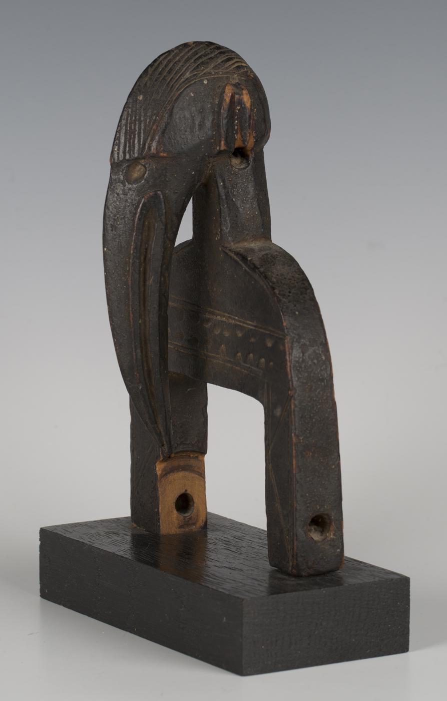 A Senufo carved heddle pulley, Ivory Coast, the finial modelled as the head of a hornbill with - Image 3 of 3