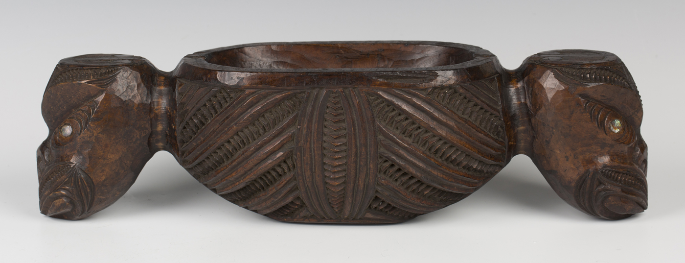 A Maori carved hardwood papa hou (treasure box), probably early 20th century, the ovoid body - Image 6 of 6