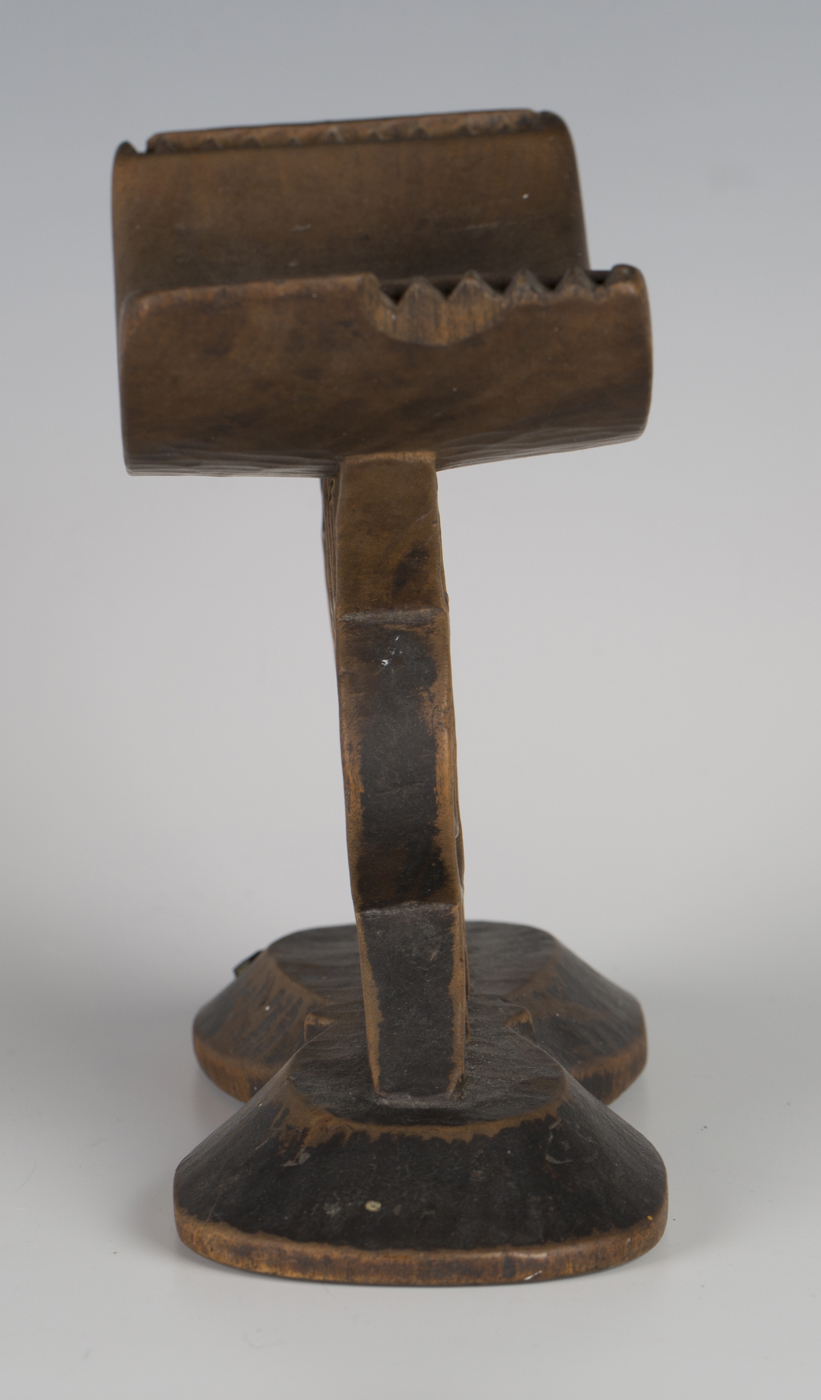 A Shona carved wooden headrest, Zimbabwe, the curved rectangular upper platform above a twin support - Image 3 of 6
