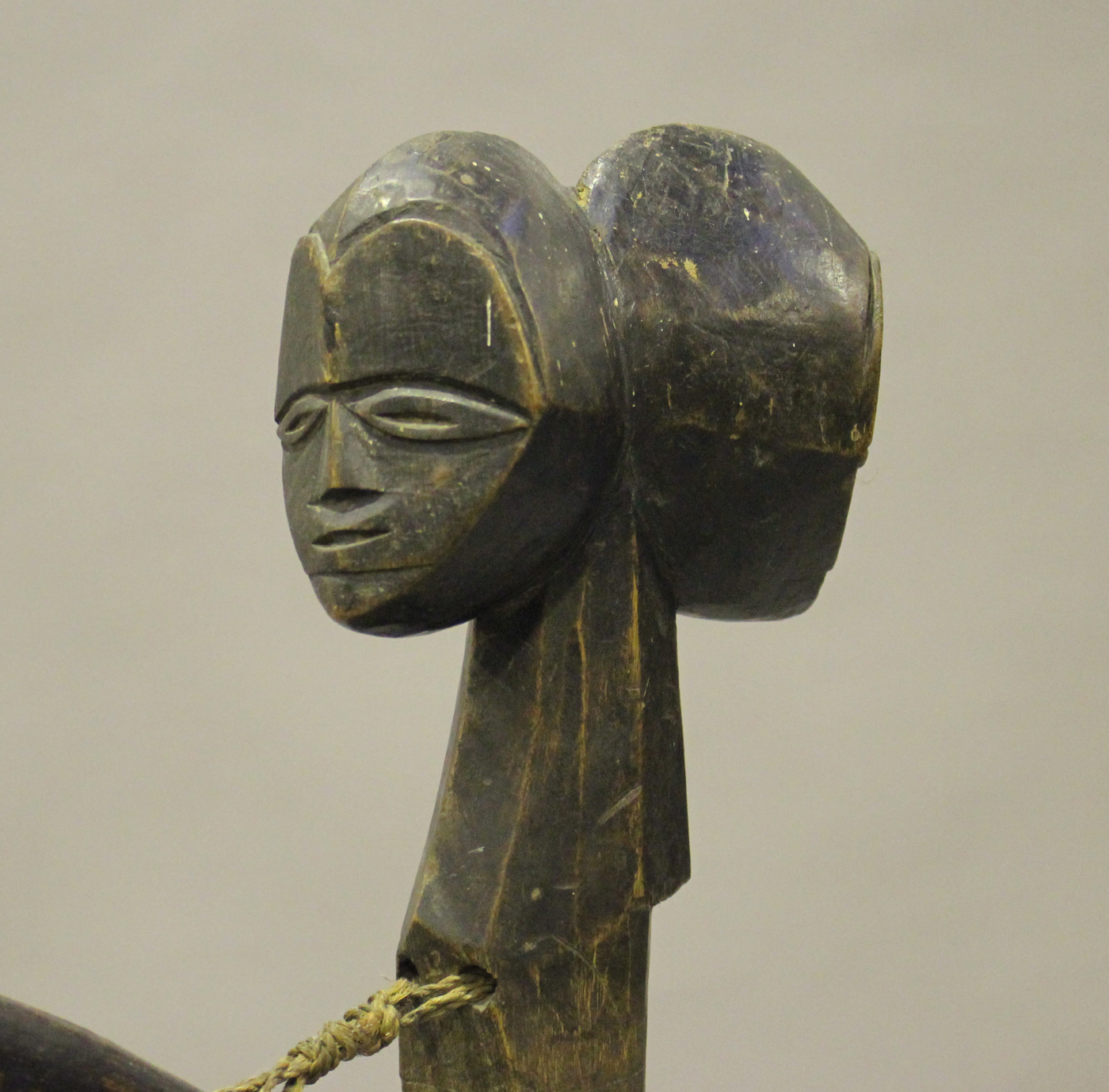 A Ngbaka harp, Democratic Republic of Congo, the double-headed mask finial above a hide-covered body - Image 2 of 2