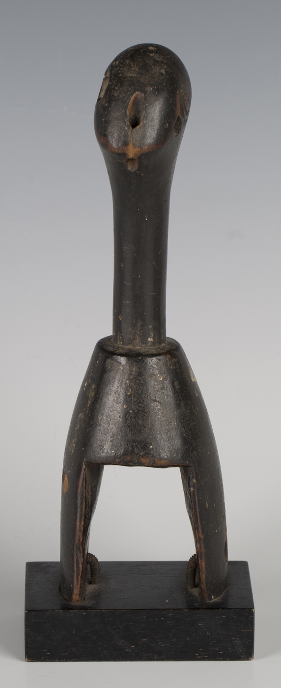 A Senufo carved hardwood heddle pulley, Ivory Coast, modelled as the head of a stylized hornbill - Image 3 of 3