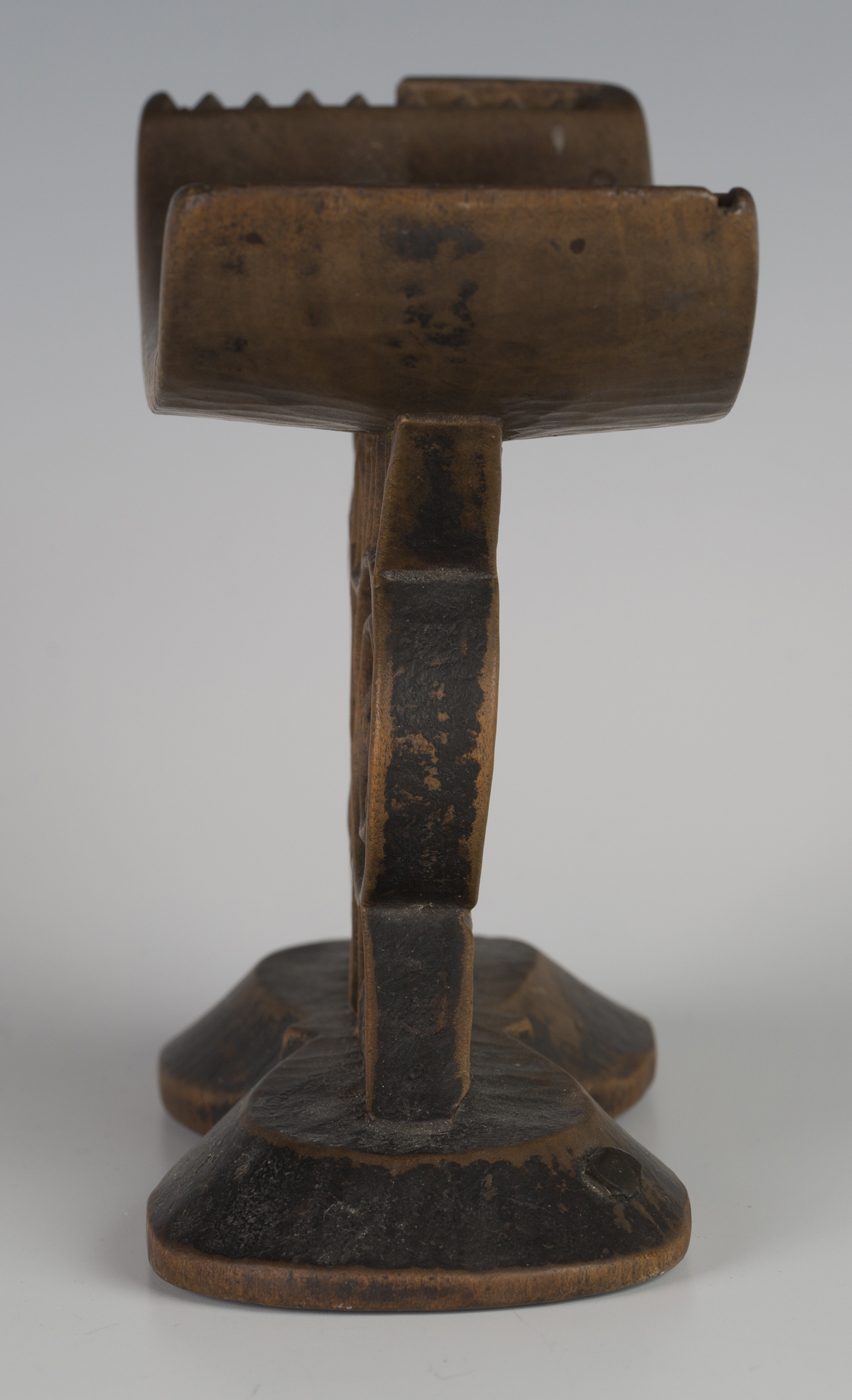 A Shona carved wooden headrest, Zimbabwe, the curved rectangular upper platform above a twin support - Image 2 of 6
