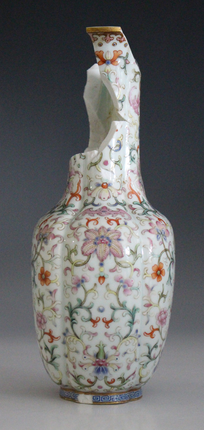 A Chinese Imperial famille rose enamelled porcelain vase, Qianlong or Jiaqing mark and of the - Image 6 of 8