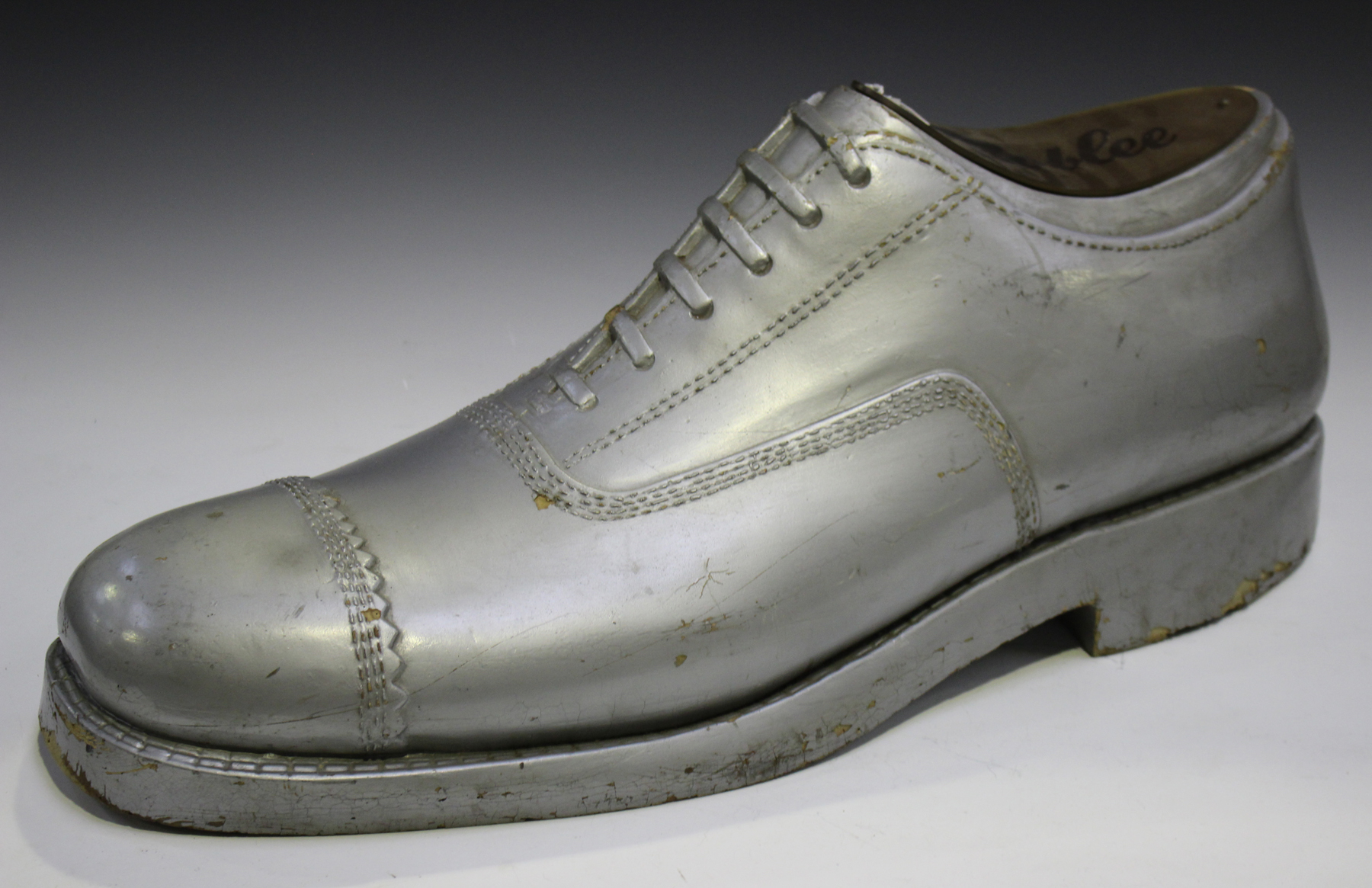 A mid-20th century advertising shop display model of a gentleman's shoe, inscribed 'Roblee', - Image 3 of 3