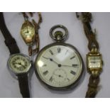 A 9ct gold cased lady's wristwatch, Chester 1935, on an expanding bracelet, case width 1.5cm, two