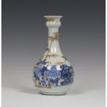 A Chinese blue and white export porcelain guglet, Qianlong period, painted in underglaze blue with