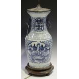 A 20th century Chinese blue and white porcelain table lamp with bronzed metal light fitting,