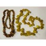 A single row necklace of graduated vari-coloured honey coloured rough amber beads and a single row