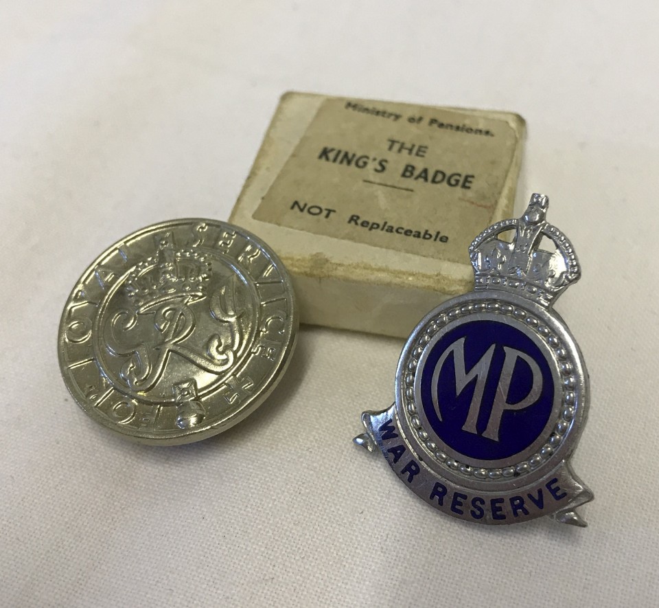 Boxed WWII Ministry of Pensions "The Kings Badge" for Loyal service, wound badge.