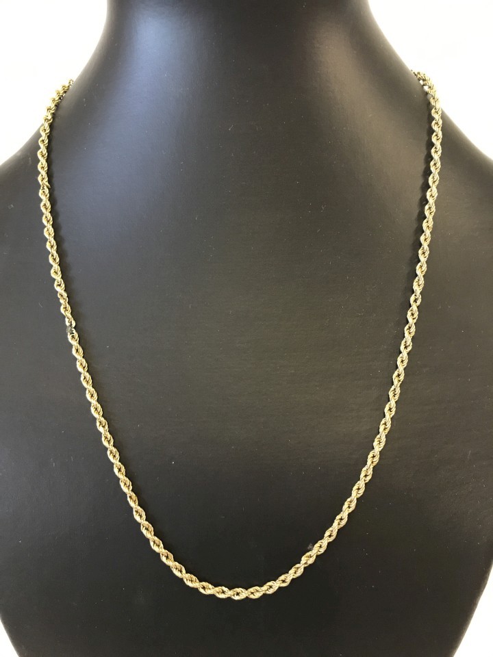 A 9ct gold rope chain.