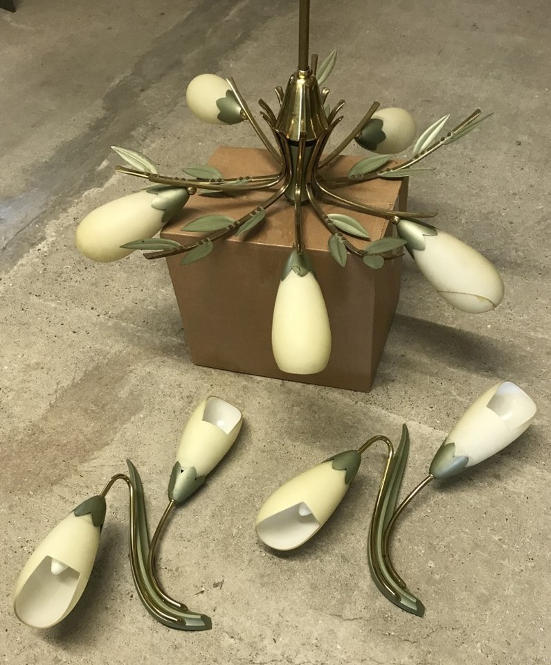 A vintage green and gold flower and leaf design 5 branch ceiling light with 2 matching wall lights.