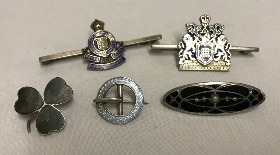 5 silver and white metal broches and military bar brooches.