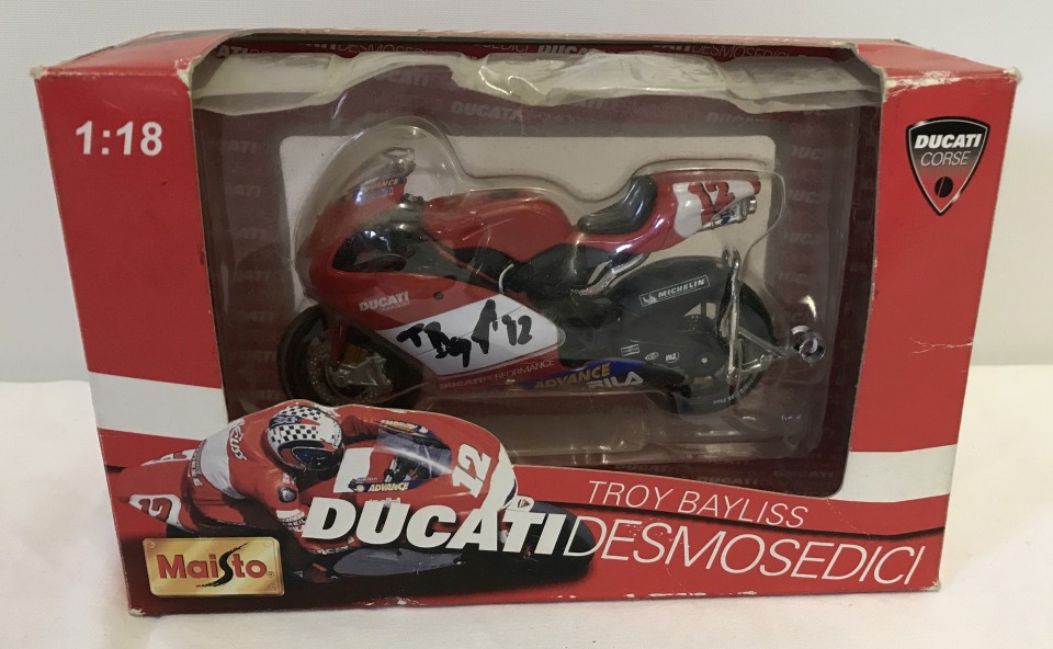 Troy Bayliss signed Maisto model racing bike 1:18 scale.