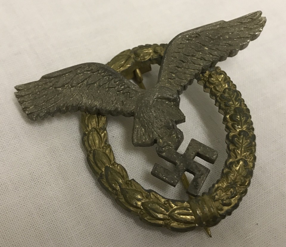 German WWII pattern Luftwaffe pin back Pilots badge.