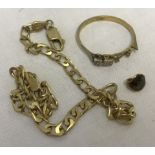 A small quantity of 18ct gold scrap/broken jewellery.