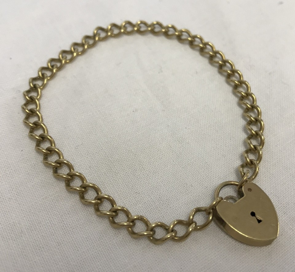 9ct gold chain bracelet with heart shape 'padlock' clasp.