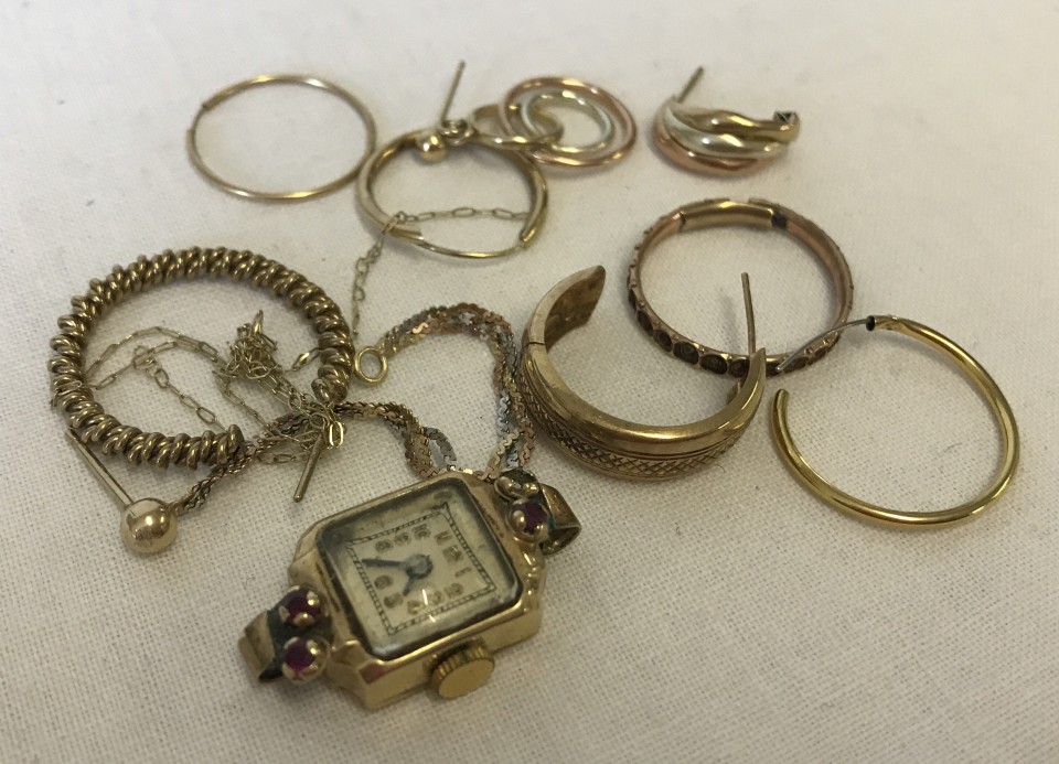 A collection of scrap/broken gold jewellery items.