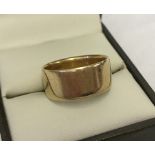 Hallmarked 18ct gold wedding band.