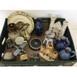 A box of assorted ceramics, some pieces a/f.