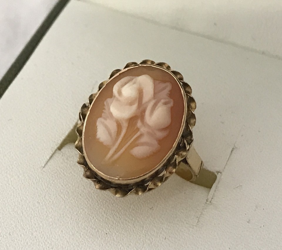 Vintage 14ct gold oval cameo dress ring.