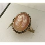 Vintage 14ct gold oval cameo dress ring.