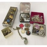A small quantity of vintage costume jewellery.