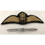 British WW2 pattern RAF Pilot's cloth wings & metal propeller sweetheart brooch