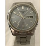 A Seiko 5 21 jewels Japan 6119-8020 mens wristwatch with stainless steel strap and silver grey face.