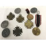 10 assorted German WWI & WWII pattern medals and badges.