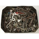 A tin of assorted vintage keys.