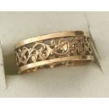 A 15ct gold pierced band ring.