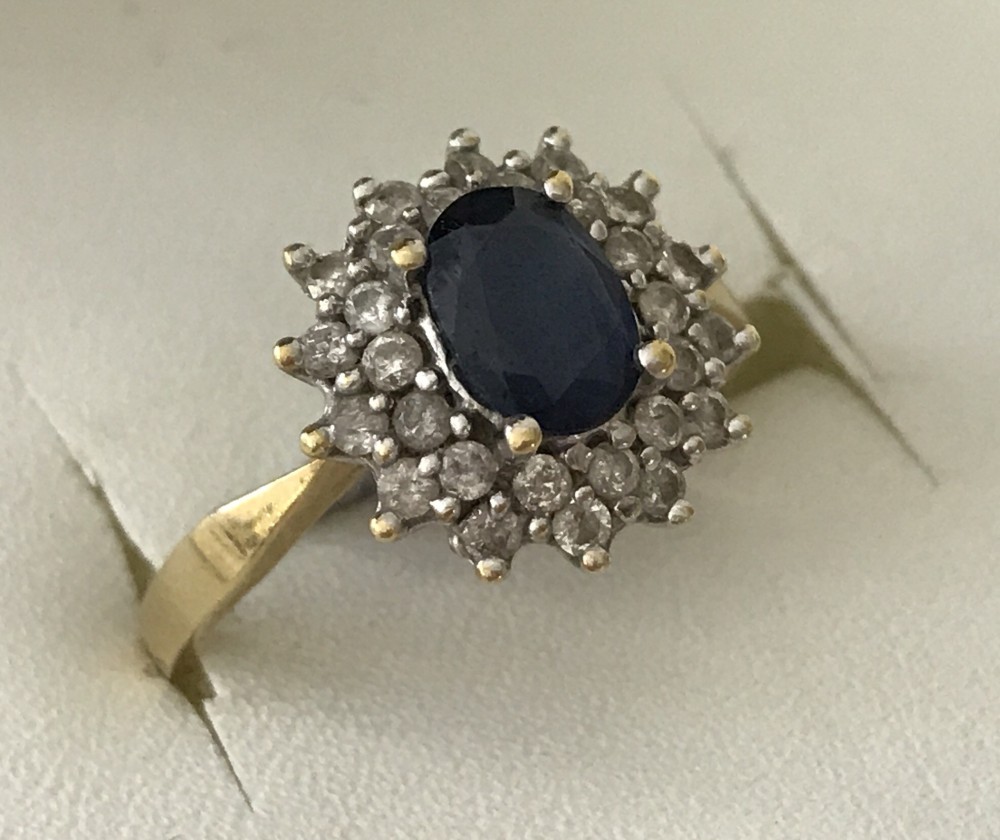 18ct gold sapphire & diamond cluster ring.