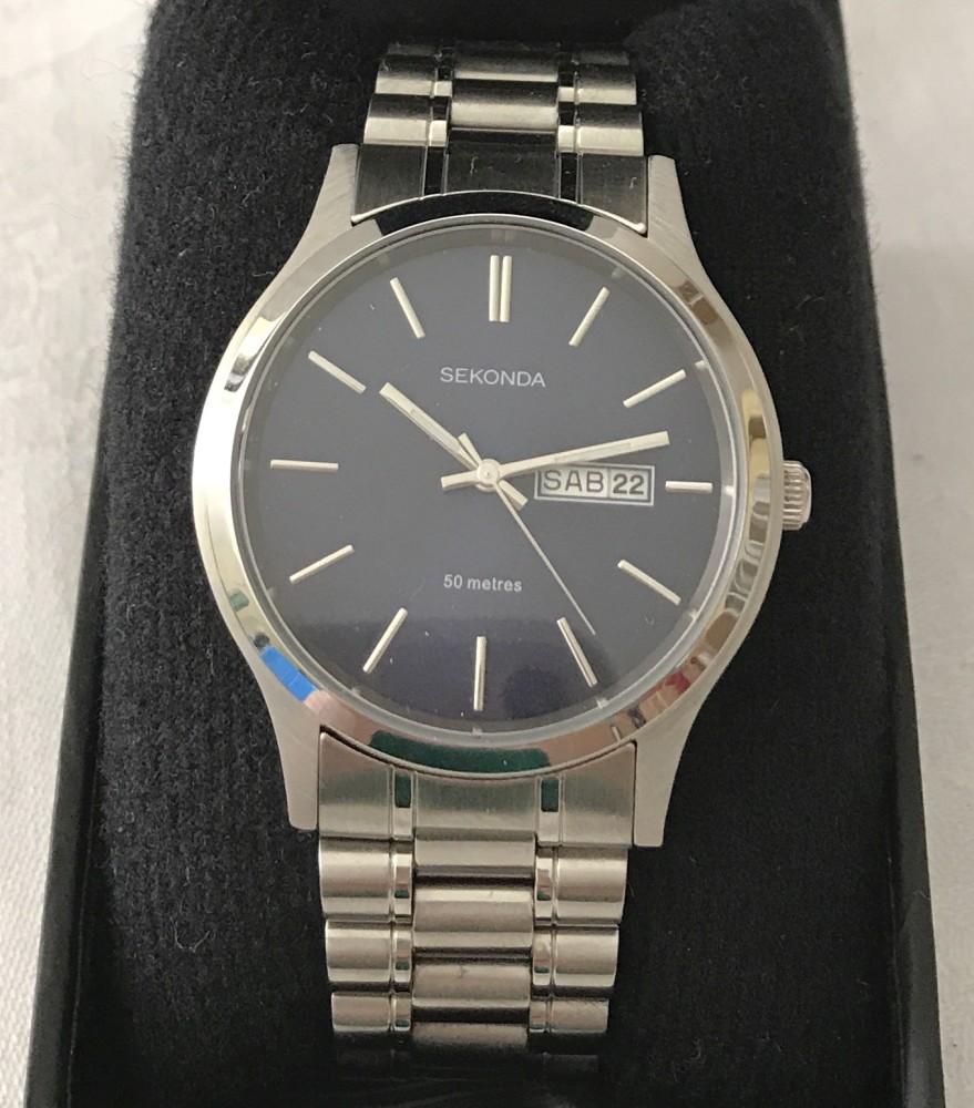 A boxed men's Sekonda wristwatch with stainless steel strap.