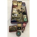 A small quantity of vintage costume jewellery.