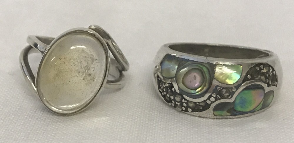 2 silver dress rings.