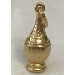 A 18ct gold charm in the shape of a Chianti bottle.