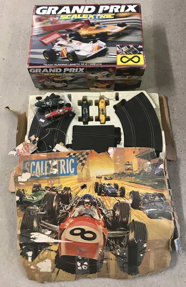 2 vintage Scalextric sets to include 5 cars.